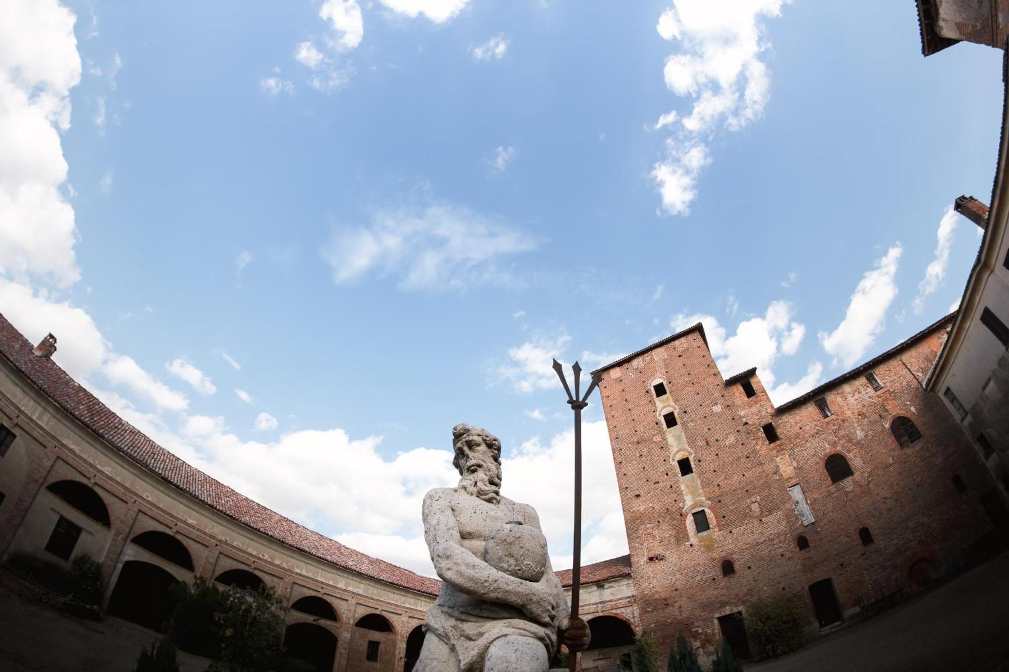 Agriturismo Castello Beccaria Pieve del Cairo Luaran gambar